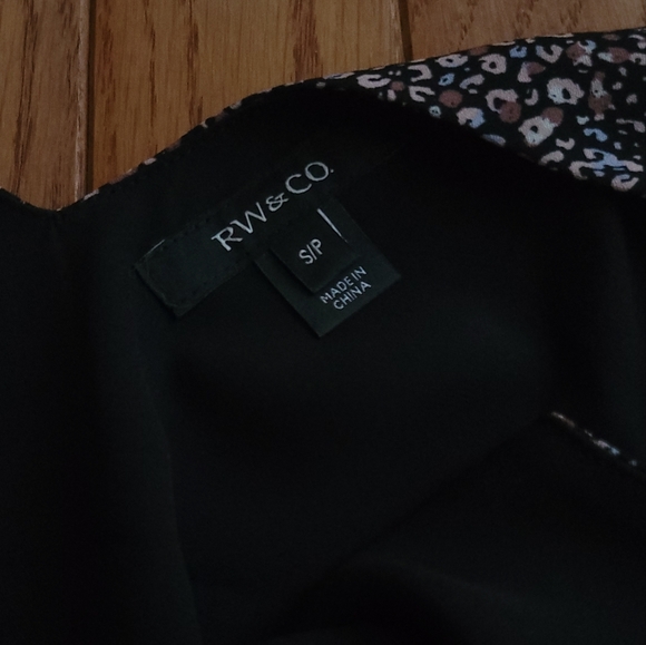 RW&Co Blouse - Picture 5 of 7